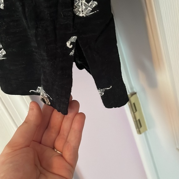 Juniors short sleeve shirt V- Neck Elephant top - Size XS - Picture 6 of 6